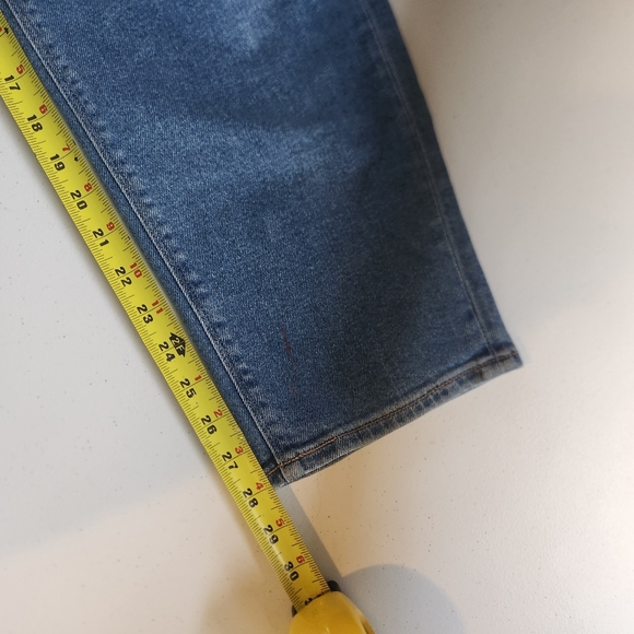 American Eagle Curvy Mom Jeans AEO High Waisted Rise Light Wash Stretch Size 14 - Picture 13 of 13